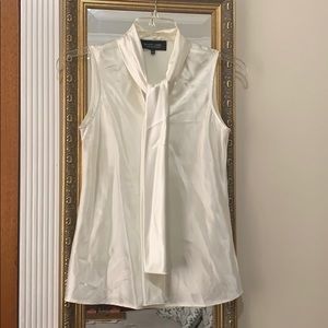 Sleeveless tie-neck blouse